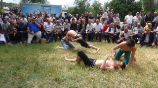 Boluda 200 yıllık geleneğe yoğun ilgi: Kazanlar kaynadı, pehlivanlar kıran kırana güreşti