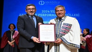 BŞEÜ Rektörü Prof. Dr. Kaplancıklıya akademik üstün başarı ödülü