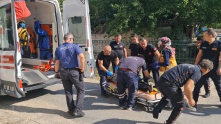 Burdurda ahşap balkon çöktü: Anne ve kızı yaralandı