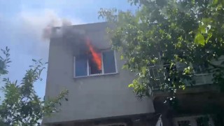 Burdurda iki katlı evde yangın