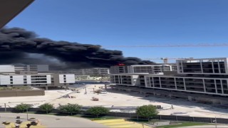 Bursada 8 katlı binanın en üst katı alev alev yandı