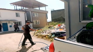 Bursada çöp ev mahalleyi canından bezdirdi