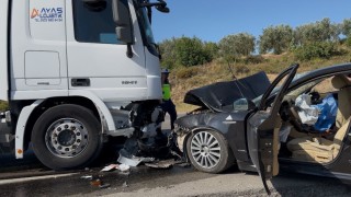Bursada otomobil ile tır çarpıştı: 1 ölü, 2 ağır yaralı