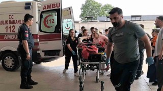 Bursada otomobile çarpan motosikletliler ağır yaralandı