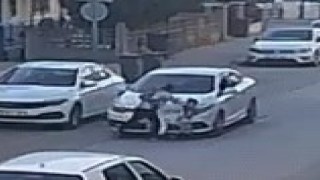 Bursada otomobilin çarptığı anne ve oğlu yaralandı