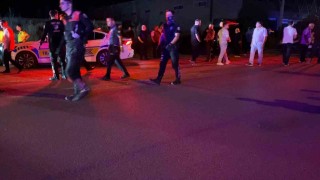 Bursada park halindeki araçlara çarpıp kaçtı, geri döndüğünde araç sahiplerinin saldırısına uğradı