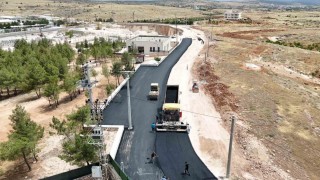 Büyükşehir Belediyesi, Midyatta asfalt çalışmalarını sürdürüyor
