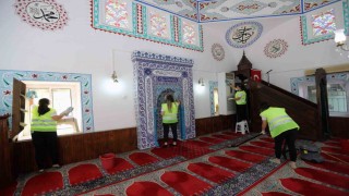 Büyükşehir Belediyesinden Camilerde Bayram temizliği