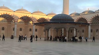 Çamlıca Camiinde bayram namazı kılındı