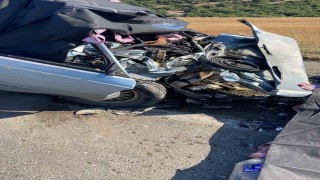Çanakkalede iki araç kafa kafaya çarpıştı: 2 ölü