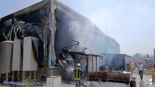 Çanakkalede plastik cam fabrikasında çıkan yangın söndürüldü, 1 çalışan yaralandı