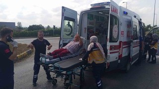 Çaycumada hasta sevki yapan ambulansla otomobil çarpıştı