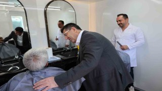 Çekmeköy Belediyesinden anlamlı hizmet: Mobil kuaför yollarda