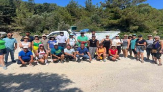Çeşmede duyarlı vatandaşlardan örnek temizlik etkinliği