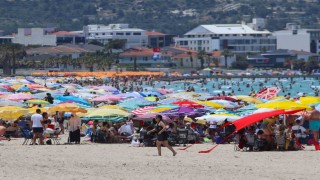 Çeşmede plajlar doldu taştı nüfus 1 milyonu geçti