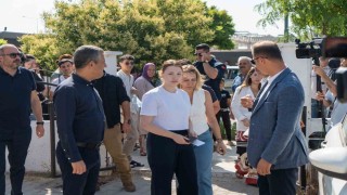 CHP lideri Özel, Başkan Zeyrekin kızını YKSnin ikinci oturumunda da yalnız bırakmadı