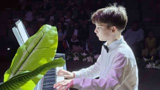 Çocuklar kulakların pasını sildi