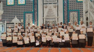 Çorluda hafızlık eğitimini tamamlayan öğrencilere belgeleri verildi