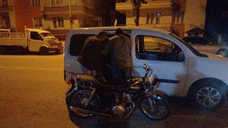Çorumda motosiklet çalan çocuklar polisin kovalamacasıyla yakalandı