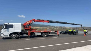 Çorumda otomobil sulama kanalına devrildi: 1i bebek, 3 yaralı