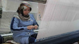 Çorumlu kadınlar ipeği sanata dönüştürüyor, aile bütçesine katkı sağlıyor