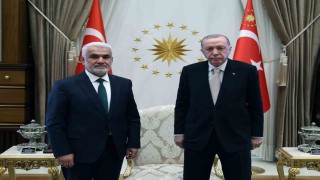 Cumhurbaşkanı Recep Tayyip Erdoğan, Hür Dava Partisi (HÜDA PAR) Genel Başkanı Zekeriya Yapıcıoğlunu Cumhurbaşkanlığı Külliyesinde kabul etti.