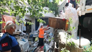 Daireden kamyon kamyon çöp çıktı
