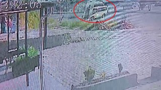 Defalarca takla atan minibüsün 18 yaşındaki sürücüsü öldü: Kaza anı kamerada