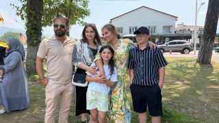 Demet Akalından minik hayranına jest