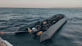 Denizde mahsur kaldılar, göçmenleri Sahil Güvenlik kurtardı