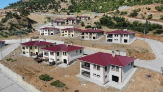 Deprem mağduru nine: Hiç aklıma gelmezdi böyle ev yapacakları