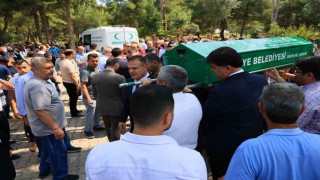 Depremde hayatını kaybeden 14 yaşındaki Afranur, Fethiyeyi gözyaşlarına boğdu
