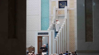 Diyanet İşleri Başkanı Erbaş, Ahmet Hamdi Akseki Camiinde hutbe okudu