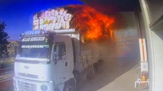 Diyarbakırda alev alan saman yüklü kamyon, akaryakıt istasyonuna girdi