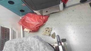 Diyarbakırda iki ambulans akli dengesi yerinde olmayan şahıs tarafından taşlandı