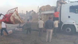 Diyarbakırda kamyondaki saman balyaları yandı