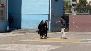 Diyarbakırda kimliğini ve giriş belgesini unutan öğrenciler son anlarda yetişti