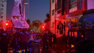 Diyarbakırdaki yangında can pazarı: Mahsur kalan bebek kurtarıldı