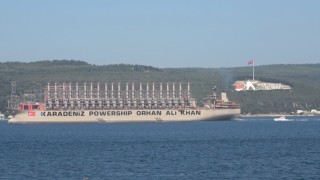 Dünyanın en büyük enerji gemisi Çanakkale Boğazından geçti