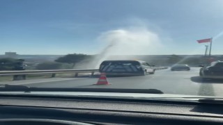 E-5 karayolunda su borusu patladı, trafikte aksamalar yaşandı