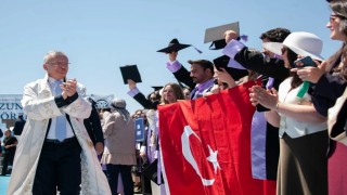 EBYÜde mezuniyet coşkusu yaşandı