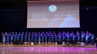 Eczacılık Fakültesi mezunları yemin etti
