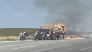 Edirnede balya yüklü römorkta yangın çıktı