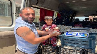 Ekmek parasını kazanmak için binlerce kilometre yol gezdiler