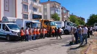 Elazığ Belediyesi, kentin dört bir yanında temizlik çalışmasına devam ediyor