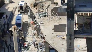 Elazığda inşaatın iskelesi çöktü: 2 işçi yaralandı