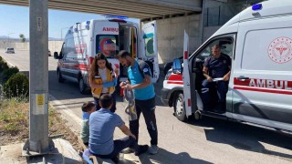 Elazığda karşı şeride geçen otomobil, kazaya neden oldu: 3 yaralı