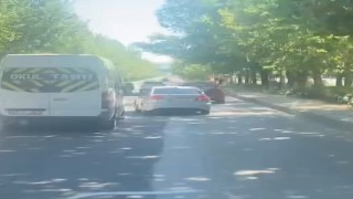 Elazığda makas atan sürücü kamerada