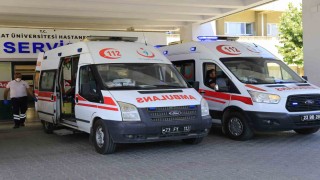 Elazığda motosiklet istinat duvarına çaptı: 2 yaralı