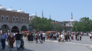 Eminönünde bayramın 3üncü gününde yoğunluk